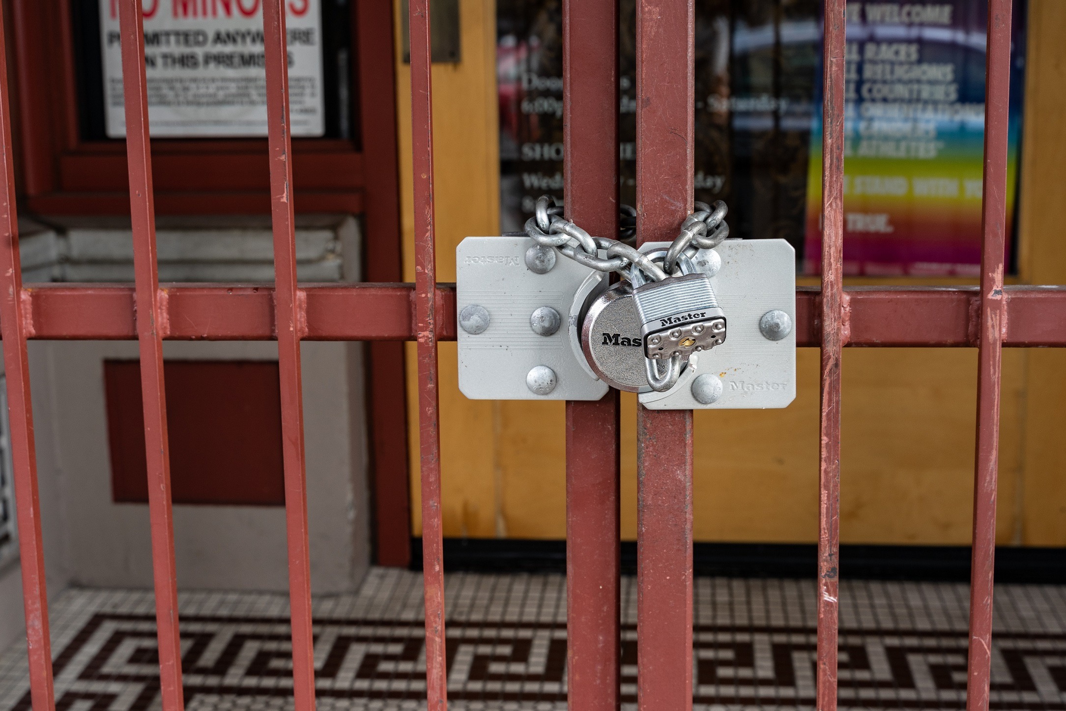 picture of gate locked with chain